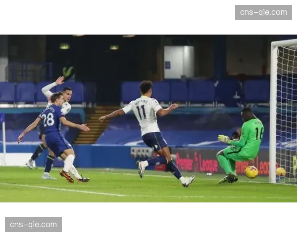 “半场战报：维拉1-0切尔西，主队高效反击撕裂蓝军三中卫肋部空当”