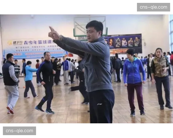 CBA裁判员职业化改革两年后，他们的收入与压力现状